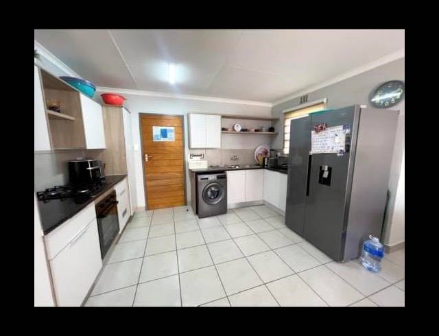 3 BEDROOM HOUSE FOR SALE IN SKY CITY